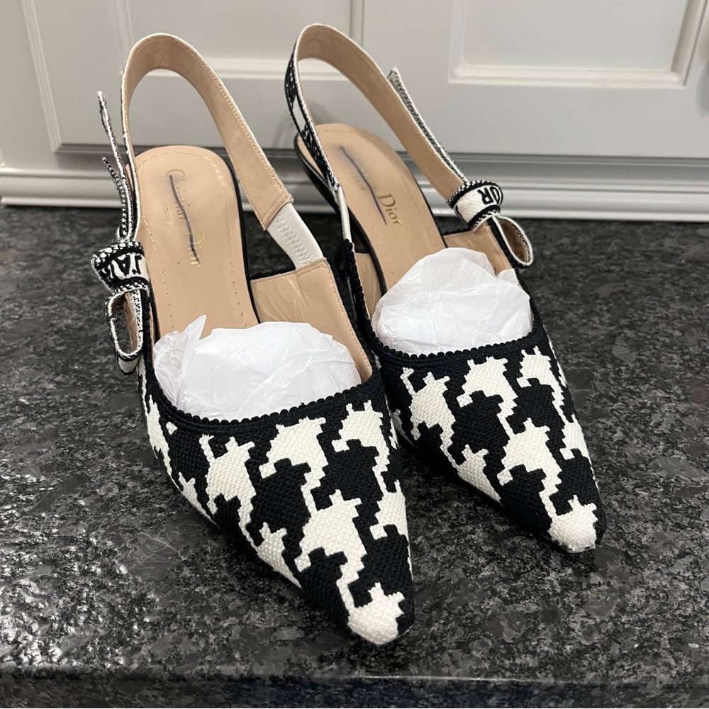EUC Dior J’Adior Slingback Pumps size 37 | White and Black